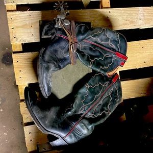 Vintage Tony Lama Cowboy Boots size 9D style 4016